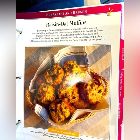 Weight Watchers hard cover binder cookbook excellent condition. - Picture 5 of 6